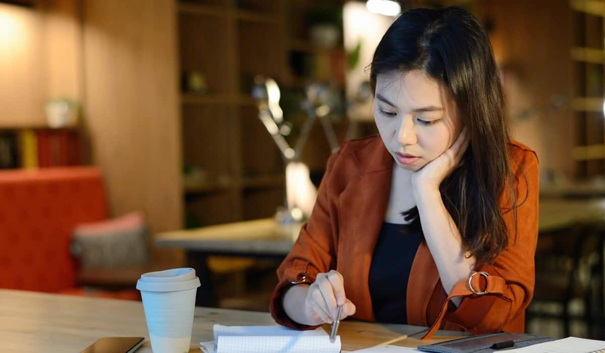 Je bekijkt nu Korte Ontslagbrief: Voorbeelden en Tips voor Werknemers