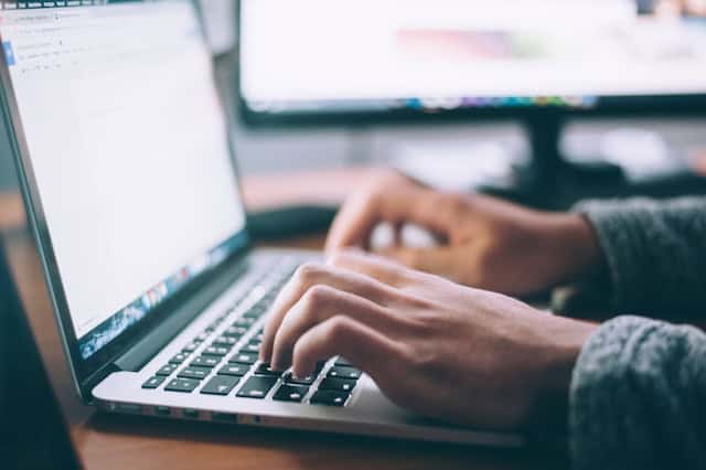 Je bekijkt nu Wat Remote Ondernemers Kunnen Leren van Wereldwijde Digitale Platforms