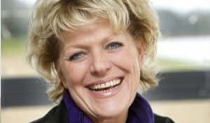 Lees meer over het artikel Simone Kleinsma op TV en in het theater bekijk de gids over haar unieke carriere nu