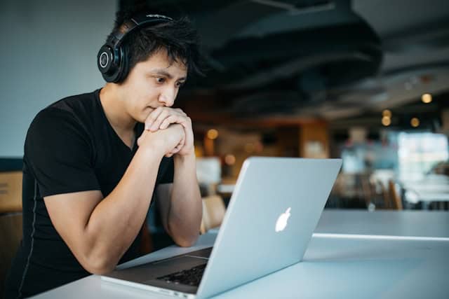 Je bekijkt nu Hoe AI streamingplatforms en online entertainment slimmer maakt